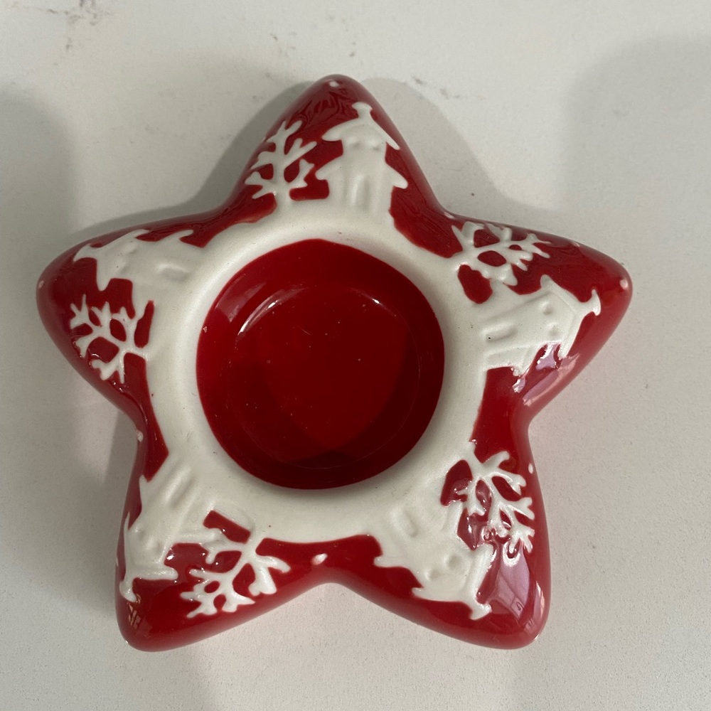 Beautiful Red and White Cermic Christmas Holiday Tealight Star Candle Holder